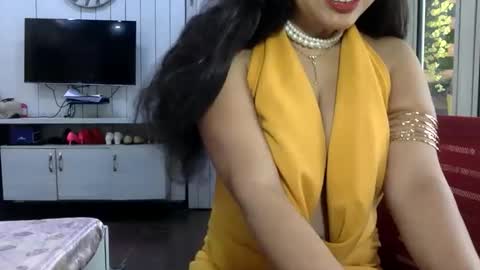 Snapshot of indianrads9 chatting on 12-19-25, 08:10 Radha online show from 12-19-25, 08:10