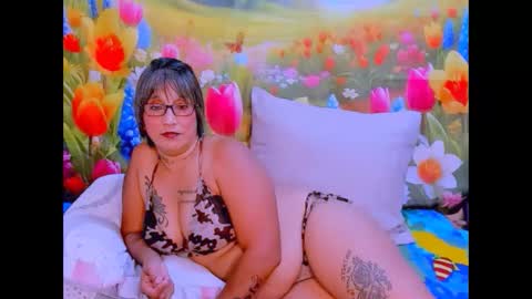 Snapshot of indianroxy07 chatting on 10-17-25, 08:11 roxy online show from 10-17-25, 08:11