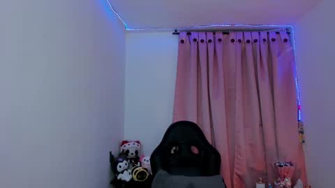 Snapshot of indra_cam chatting on 12-26-24, 10:26 Diana online show from 12-26-24, 10:26