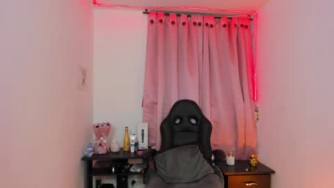 Snapshot of indra_cam chatting on 01-31-25, 07:18 Diana online show from 01-31-25, 07:18