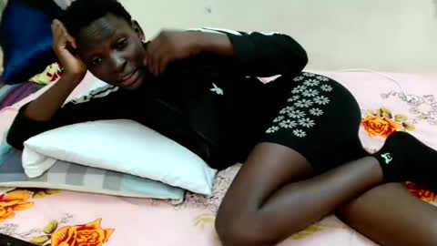 Snapshot of ines01 chatting on 10-17-25, 02:15 ines01 online show from 10-17-25, 02:15