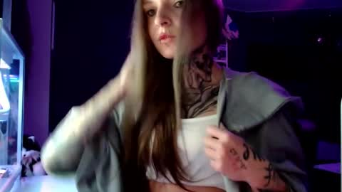 Snapshot of inesdesire chatting on 01-15-25, 04:11 InesDesire online show from 01-15-25, 04:11