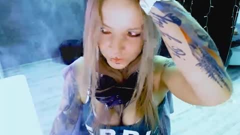 Snapshot of inesdesire chatting on 10-01-25, 07:25 InesDesire online show from 10-01-25, 07:25