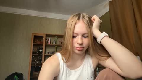 Snapshot of inezkrupinsky chatting on 03-05-26, 08:10 Mary online show from 03-05-26, 08:10