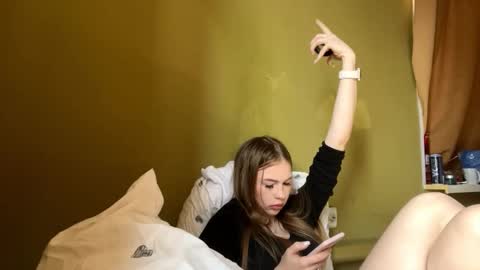 Snapshot of inezkrupinsky chatting on 03-13-26, 07:59 Mary online show from 03-13-26, 07:59