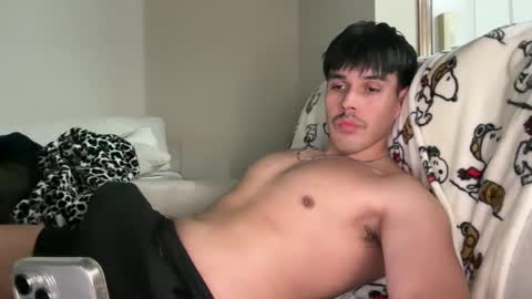 Snapshot of infamouslucas chatting on 02-04-25, 03:33 Lucas online show from 02-04-25, 03:33