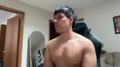 Snapshot of infamouslucas chatting on 01-11-26, 05:29 Lucas online show from 01-11-26, 05:29