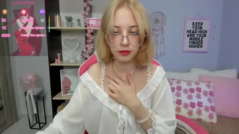 Mia online show from 09-17-25, 07:10