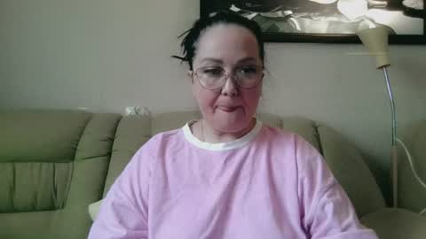 Snapshot of infinity_loveliness chatting on 06-11-26, 06:11 Infinity online show from 06-11-26, 06:11
