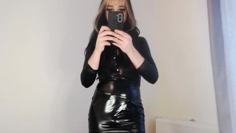 Snapshot of infinity_of_love chatting on 02-15-25, 01:49 Jeremy online show from 02-15-25, 01:49