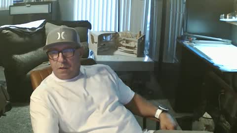 inittogetitin online show from 12-21-25, 10:17