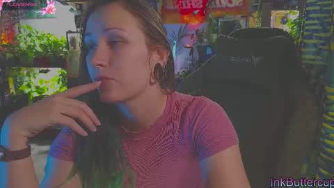 Snapshot of ink_bloom chatting on 10-19-25, 04:02 Im Stacy FOLLOW MY FANSLY FOR MORE online show from 10-19-25, 04:02