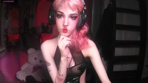 Snapshot of ink_pleasure chatting on 11-06-25, 01:50 Pleasure With Rita online show from 11-06-25, 01:50