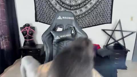 Snapshot of ink_u_buzz chatting on 01-06-25, 05:49 Dani  online show from 01-06-25, 05:49