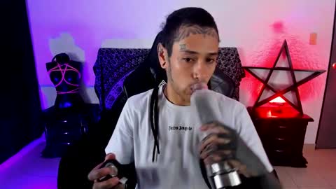 Snapshot of ink_u_buzz chatting on 01-23-25, 01:08 Dani  online show from 01-23-25, 01:08