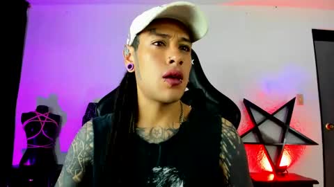 Snapshot of ink_u_buzz chatting on 01-31-25, 06:02 Dani  online show from 01-31-25, 06:02