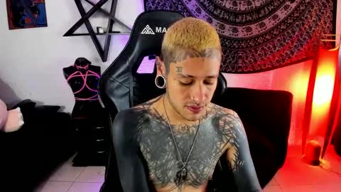 Snapshot of ink_u_buzz chatting on 09-27-25, 08:03 Dani  online show from 09-27-25, 08:03