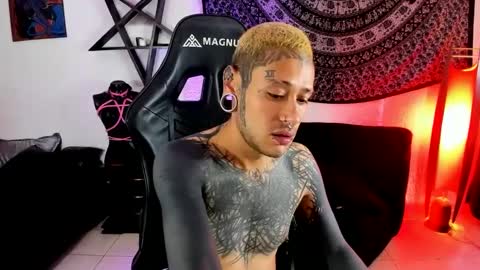 Snapshot of ink_u_buzz chatting on 09-28-25, 09:20 Dani  online show from 09-28-25, 09:20