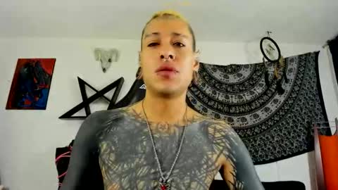 Snapshot of ink_u_buzz chatting on 10-02-25, 11:39 Dani  online show from 10-02-25, 11:39