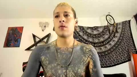 Snapshot of ink_u_buzz chatting on 10-18-25, 02:40 Dani  online show from 10-18-25, 02:40