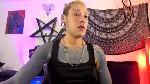 Snapshot of ink_u_buzz chatting on 10-19-25, 02:45 Dani  online show from 10-19-25, 02:45