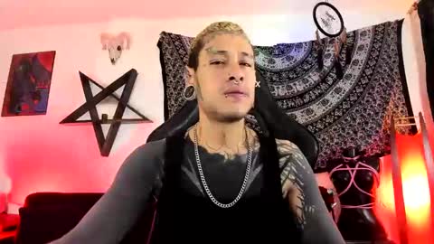 Snapshot of ink_u_buzz chatting on 10-26-25, 02:56 Dani  online show from 10-26-25, 02:56