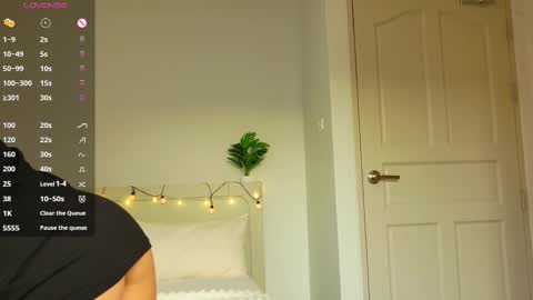 Snapshot of innnerlight chatting on 02-06-26, 12:04 Mila Reef online show from 02-06-26, 12:04