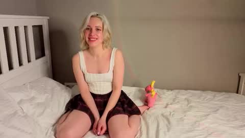 Snapshot of innocent_girll chatting on 03-15-26, 05:52 Kate online show from 03-15-26, 05:52