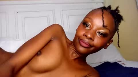 Snapshot of innocentcuteface chatting on 12-22-25, 06:21 Amber online show from 12-22-25, 06:21