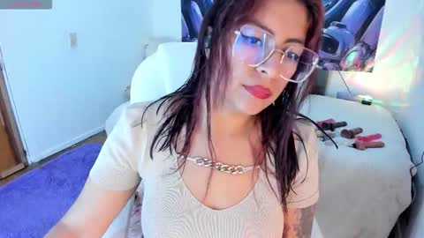 Snapshot of irene_casas chatting on 11-25-25, 04:45 Irene Casas online show from 11-25-25, 04:45