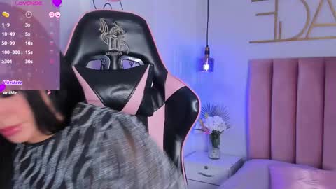 Snapshot of irinasilver chatting on 10-12-25, 01:43 Irina Silver cami online show from 10-12-25, 01:43