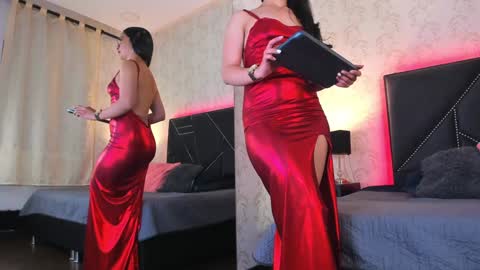 Snapshot of iris_bells chatting on 02-05-25, 12:20 Queen Iris online show from 02-05-25, 12:20