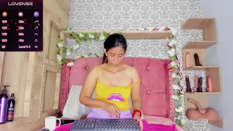 Snapshot of iris_charlotte chatting on 02-24-25, 12:16 Hot Charlotte online show from 02-24-25, 12:16