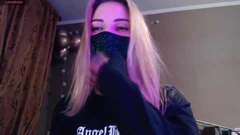 Lily online show from 11-14-25, 07:12