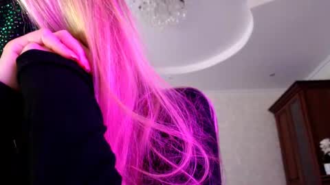 Snapshot of iris_lave chatting on 07-28-26, 02:13 Lily online show from 07-28-26, 02:13