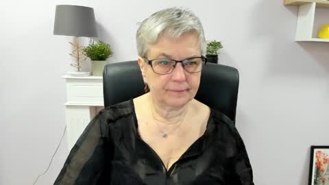 Snapshot of iris_xdesire chatting on 05-13-26, 06:22 I R I S online show from 05-13-26, 06:22