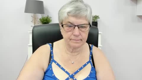 Snapshot of iris_xdesire chatting on 06-11-26, 06:33 I R I S online show from 06-11-26, 06:33
