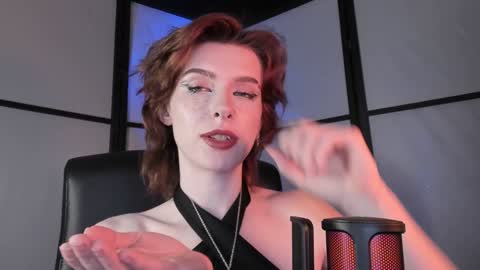 Miss Iris Fansly Miss Iris new inst.  online show from 01-07-25, 11:56