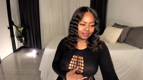 Snapshot of irismoon777 chatting on 10-18-25, 10:05 Rose online show from 10-18-25, 10:05