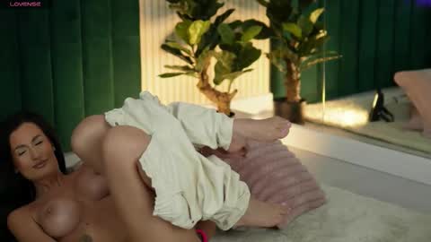 Maria online show from 09-12-25, 02:33