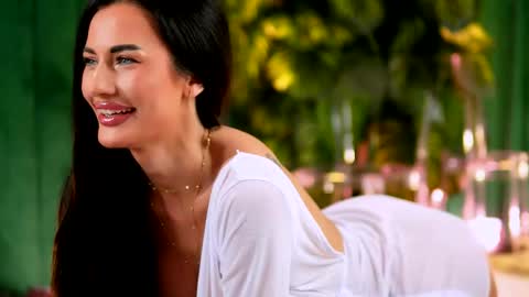 Snapshot of irisnightshade chatting on 05-23-26, 05:34 Maria online show from 05-23-26, 05:34