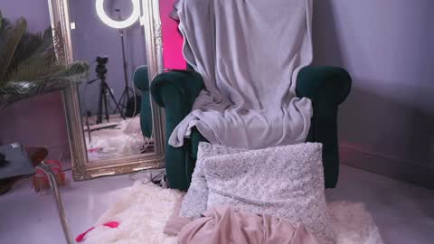 Maria online show from 12-30-24, 03:25