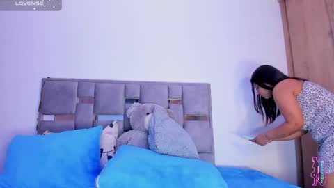 Snapshot of iriss_25 chatting on 05-11-26, 11:49 iris online show from 05-11-26, 11:49