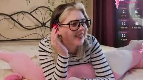 Snapshot of irissocute chatting on 09-19-25, 08:27 I am Cutie Iris3 online show from 09-19-25, 08:27