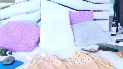 Snapshot of irissross chatting on 02-15-25, 05:50 Iris online show from 02-15-25, 05:50