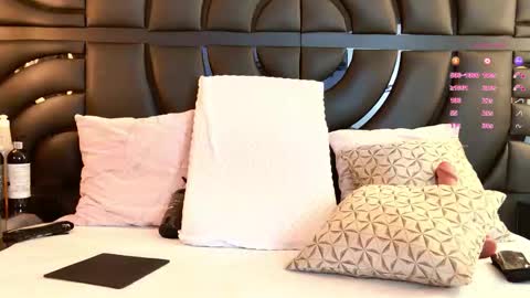 Snapshot of irissross chatting on 03-10-26, 07:30 Iris online show from 03-10-26, 07:30