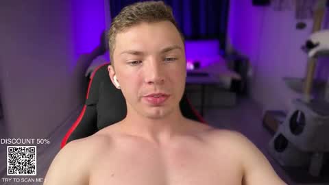 Snapshot of iron__chapman chatting on 11-07-25, 09:26 Iron online show from 11-07-25, 09:26