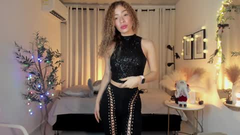 Snapshot of isa_____ chatting on 12-28-24, 11:16 isa_____ online show from 12-28-24, 11:16