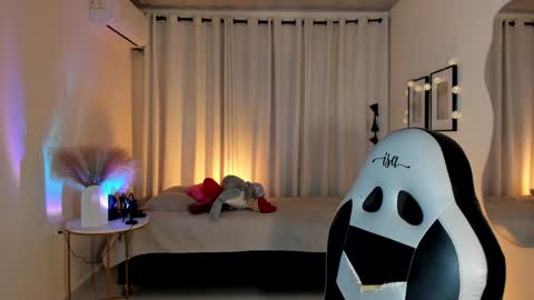 Snapshot of isa_____ chatting on 02-05-25, 12:53 isa_____ online show from 02-05-25, 12:53