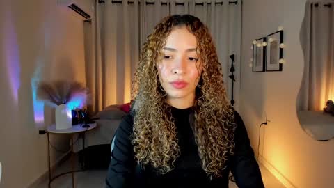 Snapshot of isa_____ chatting on 02-08-25, 01:43 isa_____ online show from 02-08-25, 01:43